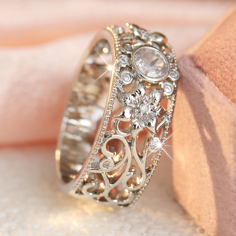 Women's Retro Court-style Ring with Floral Design